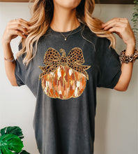 Load image into Gallery viewer, Faux glitter leopard bow pumpkin tee
