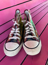 Load image into Gallery viewer, Sequin converse Shoes, Youth 5.5
